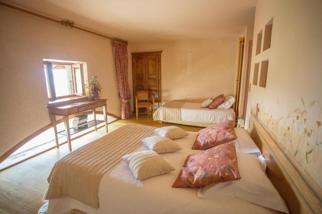 Le Bonheur Dans Le Pre Hotel Lucinges Room photo